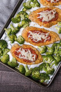 chicken parm and broccoli