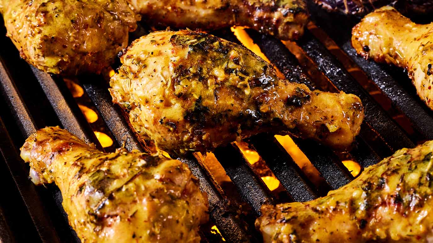 https://www.mccormick.com/-/media/project/oneweb/mccormick-us/grill-mates/recipes/s/1376x774/sweet_and_tangy_grillmates_grillers_choice_chicken_marinade_chicken_legs_1193_1376x774.jpg?rev=eacd9d2fe31d416db8497415f3ef16ba&vd=20230503T214040Z&hash=8188F737D2A71791FAC2B08F0F70CA03