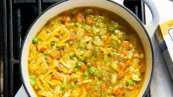 stock-vs-broth-in-article-575x323