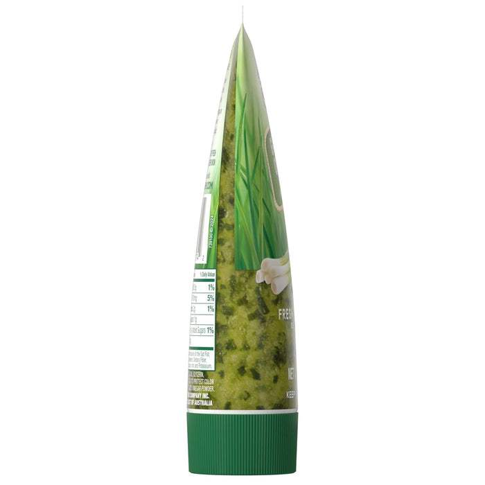 A green squeeze bottle of Green Giant Fresh Cut Green Onion.